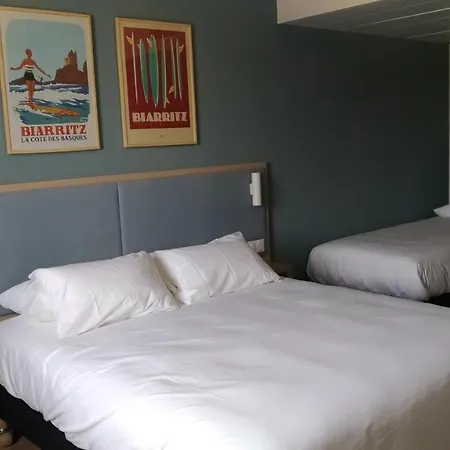 Kyriad Bordeaux Nord Eulalie Hotel