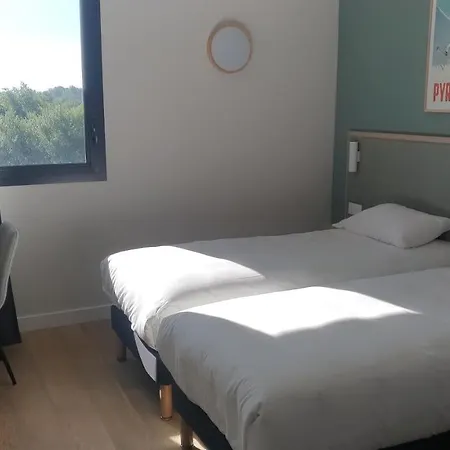 فندق Kyriad Bordeaux Nord Eulalie 3*