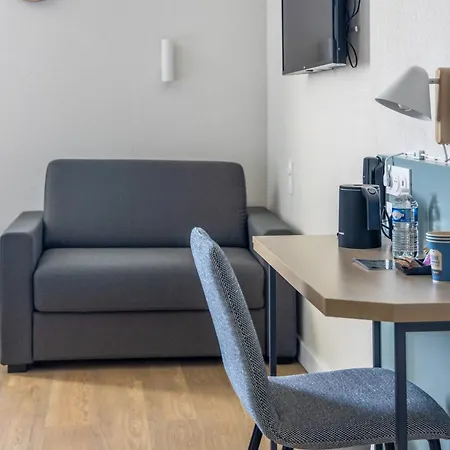 Kyriad Bordeaux Nord Eulalie Hotel